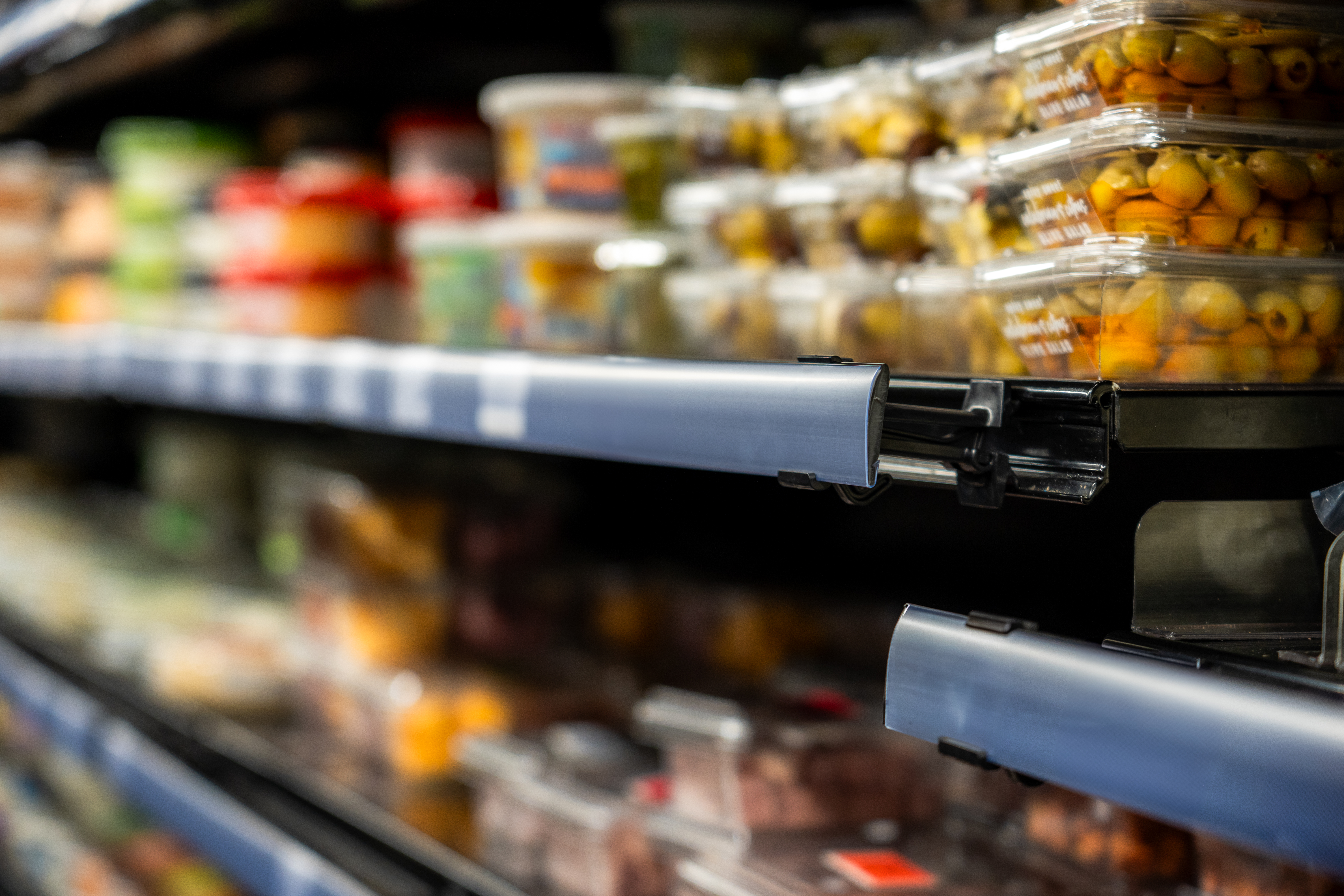 Deflectores aerodinámicos en góndola refrigerada